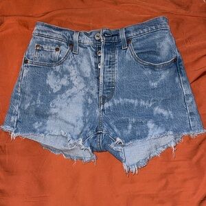 Levi’s Jean Shorts - Size 26 🩵